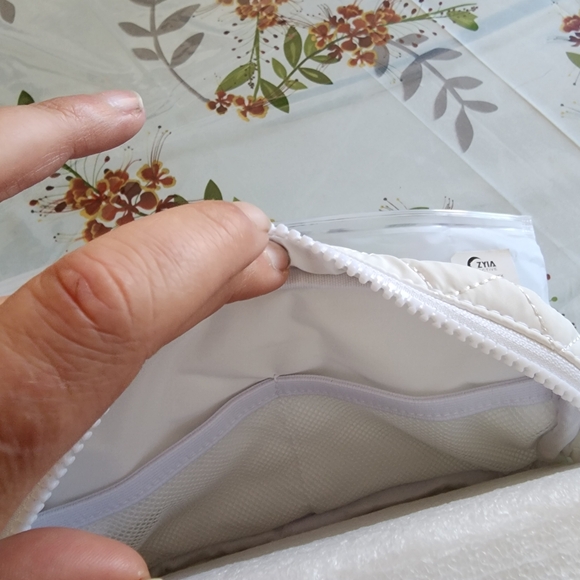 BNWT and bag White Warwick Crossbody Bag - Picture 6 of 9